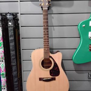 Yamaha F335 – Natural