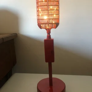 Microphone Lamp Guy – Red