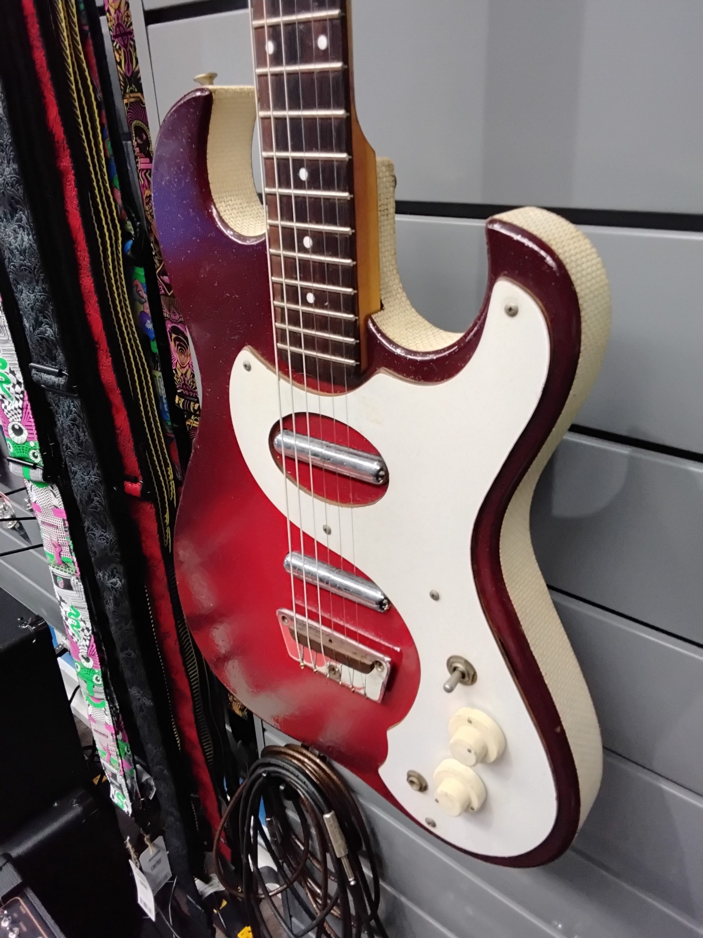 1960's Silvertone 1457 Guitar w/ Amp in case - Redburst - Image 5