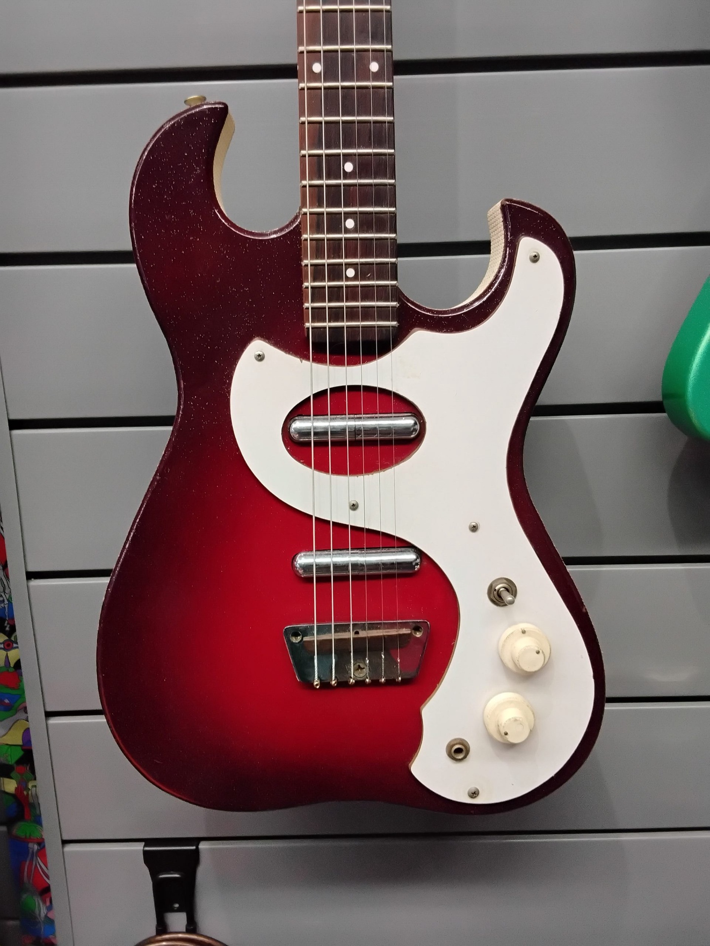 1960's Silvertone 1457 Guitar w/ Amp in case - Redburst - Image 3